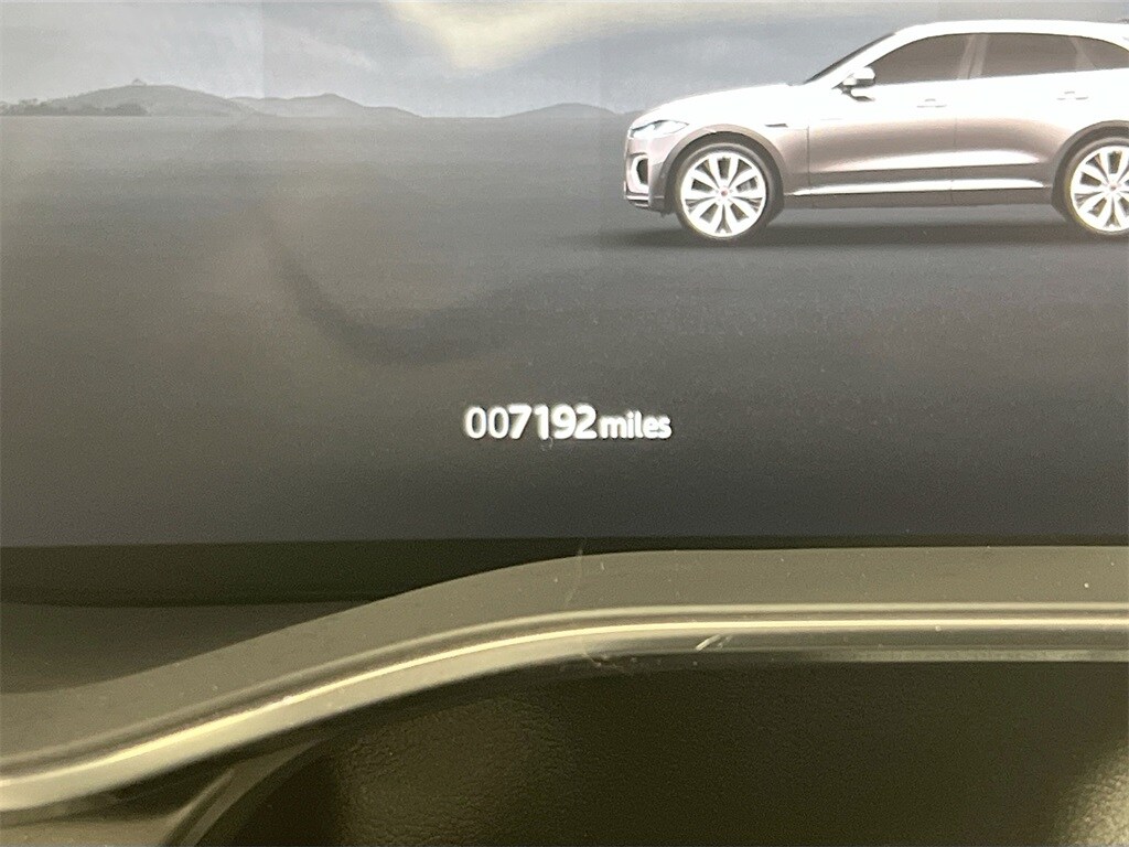 2025 JAGUAR F-PACE - Image 12