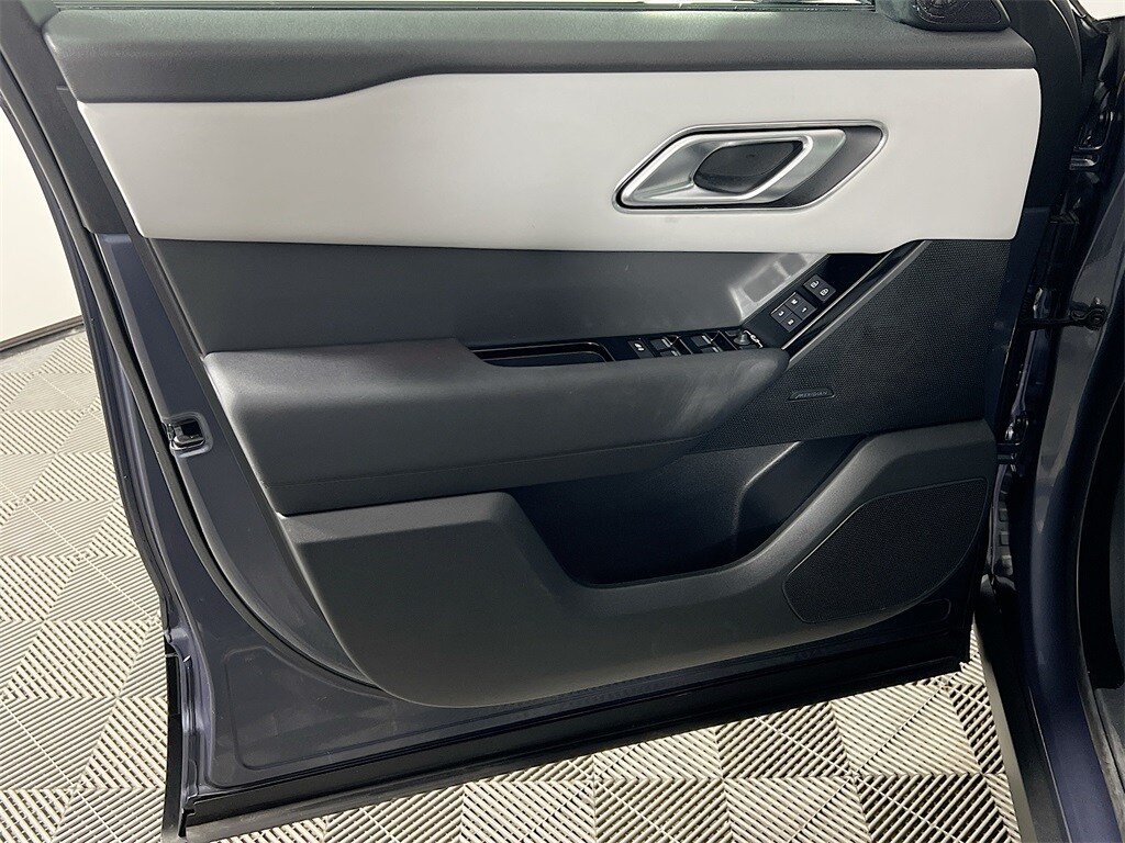 2025 LAND ROVER RANGE ROVER VELAR - Image 18