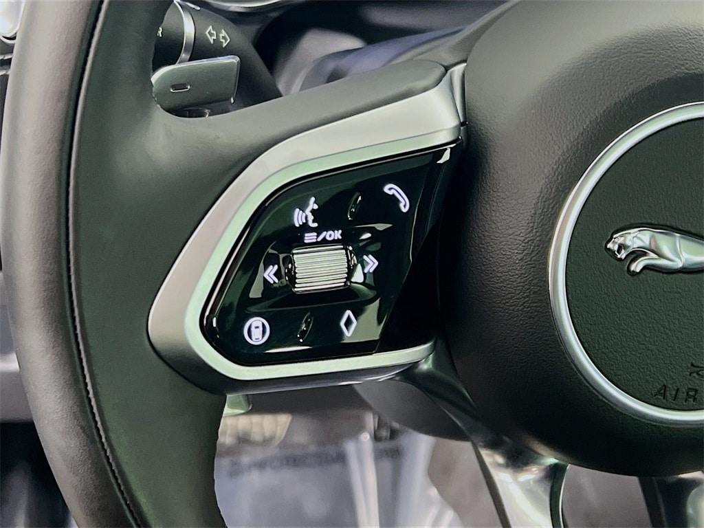 2025 JAGUAR F-PACE - Image 10