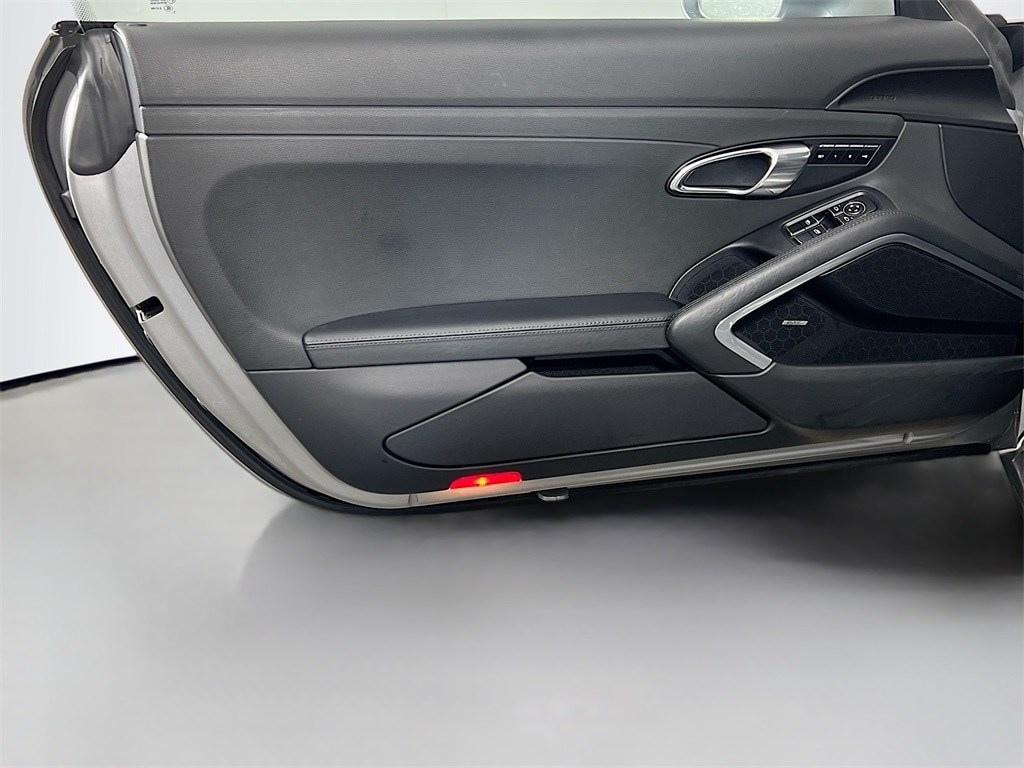 2017 PORSCHE 911 - Image 18