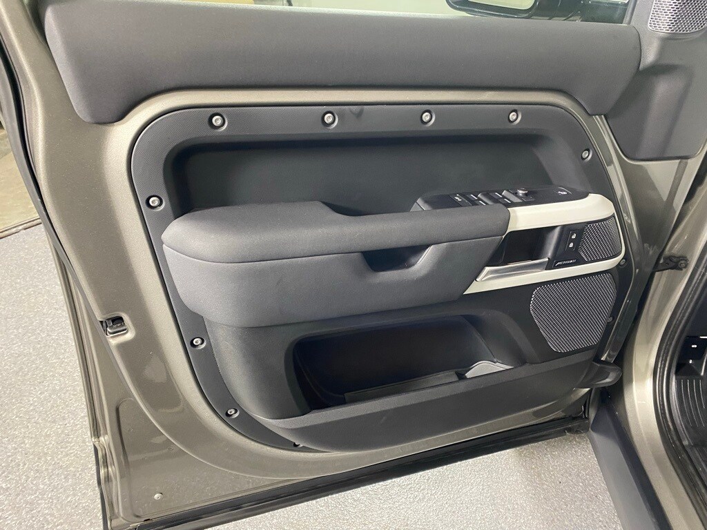 2021 LAND ROVER DEFENDER - Image 9