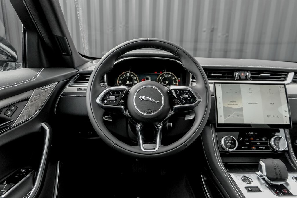 2026 JAGUAR F-PACE - Image 17