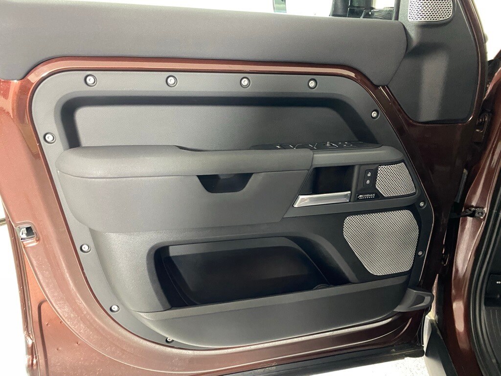 2023 LAND ROVER DEFENDER - Image 9