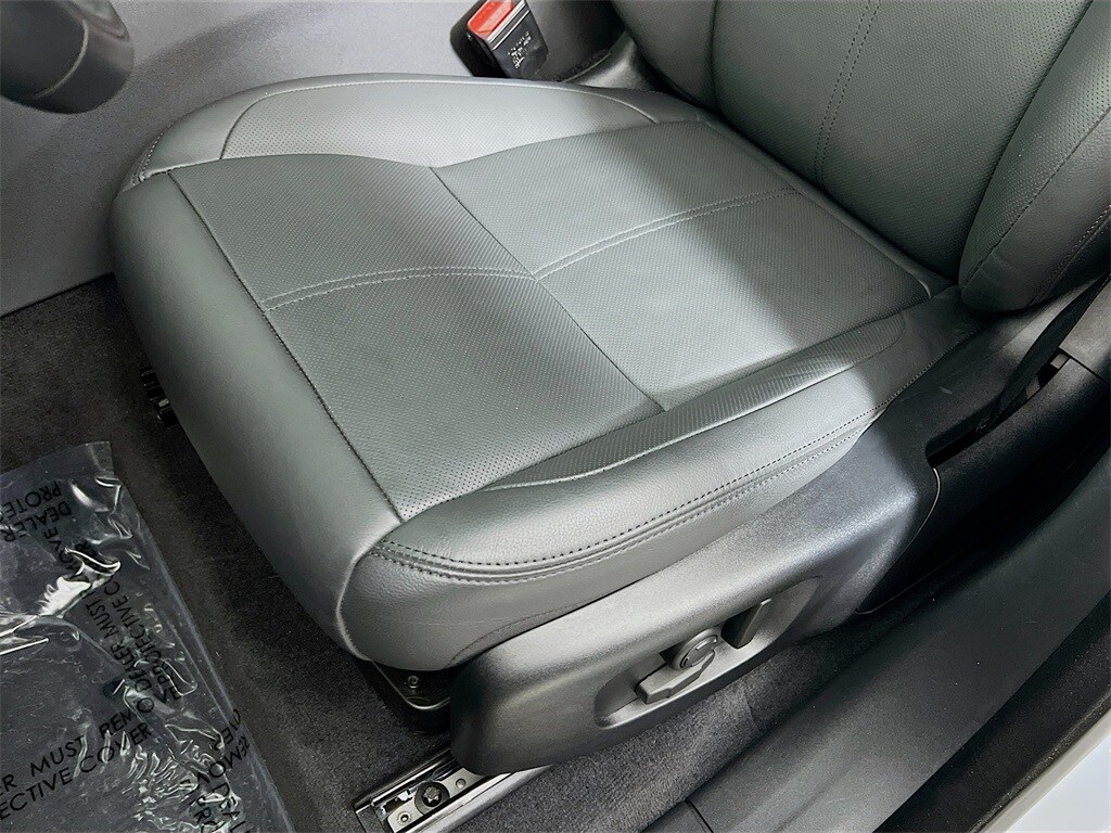 2025 LAND ROVER RANGE ROVER VELAR - Image 20