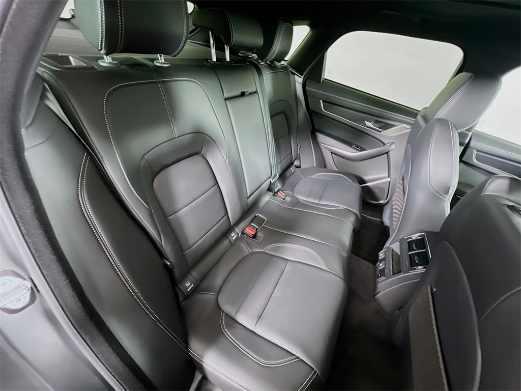 2025 JAGUAR F-PACE - Image 28