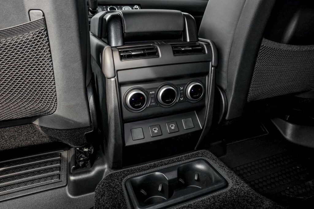 2025 LAND ROVER DEFENDER - Image 19