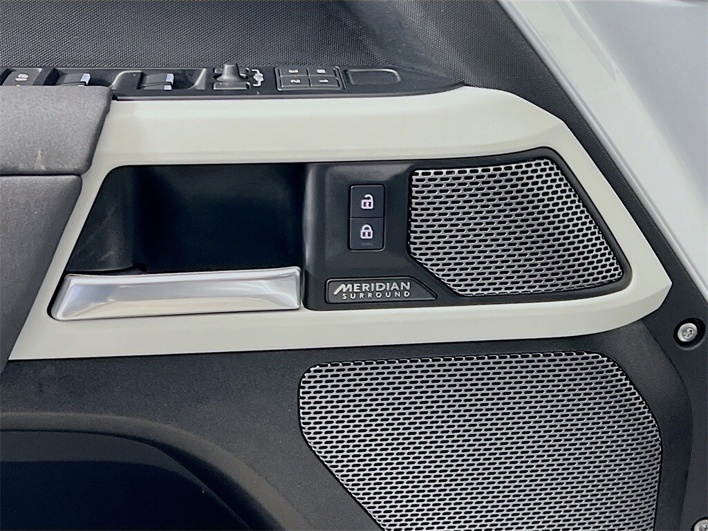 2023 LAND ROVER DEFENDER - Image 19
