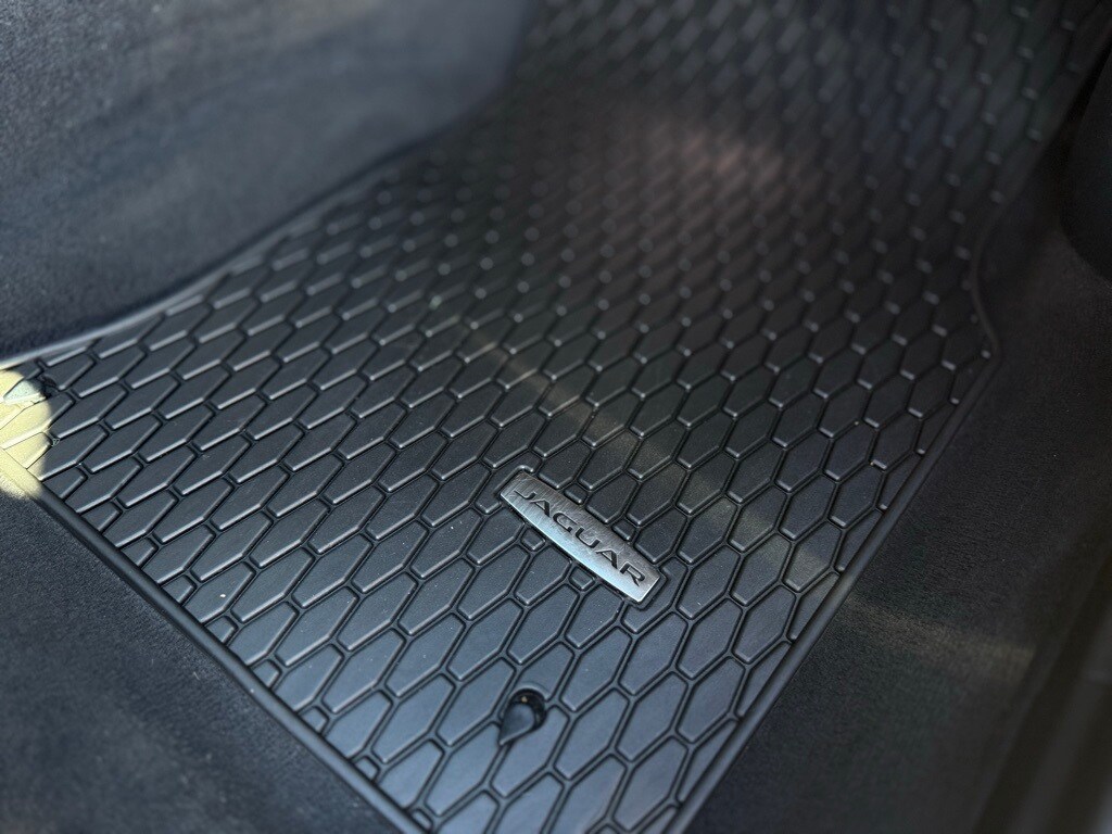 2024 JAGUAR XF - Image 17