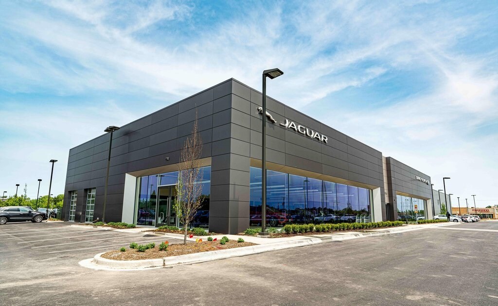 2025 JAGUAR F-PACE - Image 30