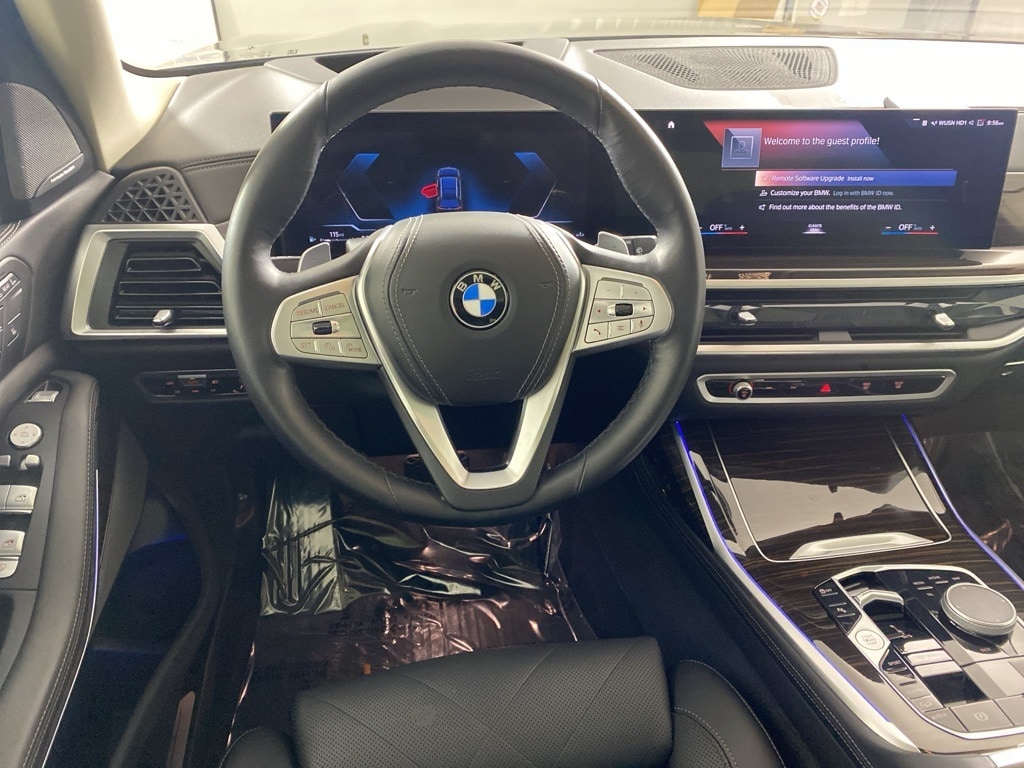 2023 BMW X7 - Image 25