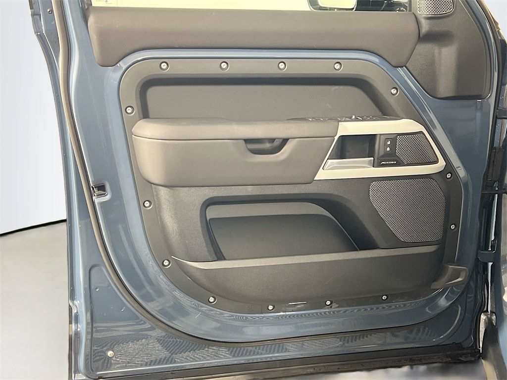 2024 LAND ROVER DEFENDER - Image 18