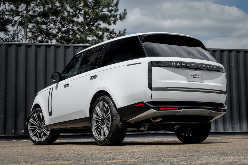 New 2026 Land Rover Range Rover P400 SE SUV
