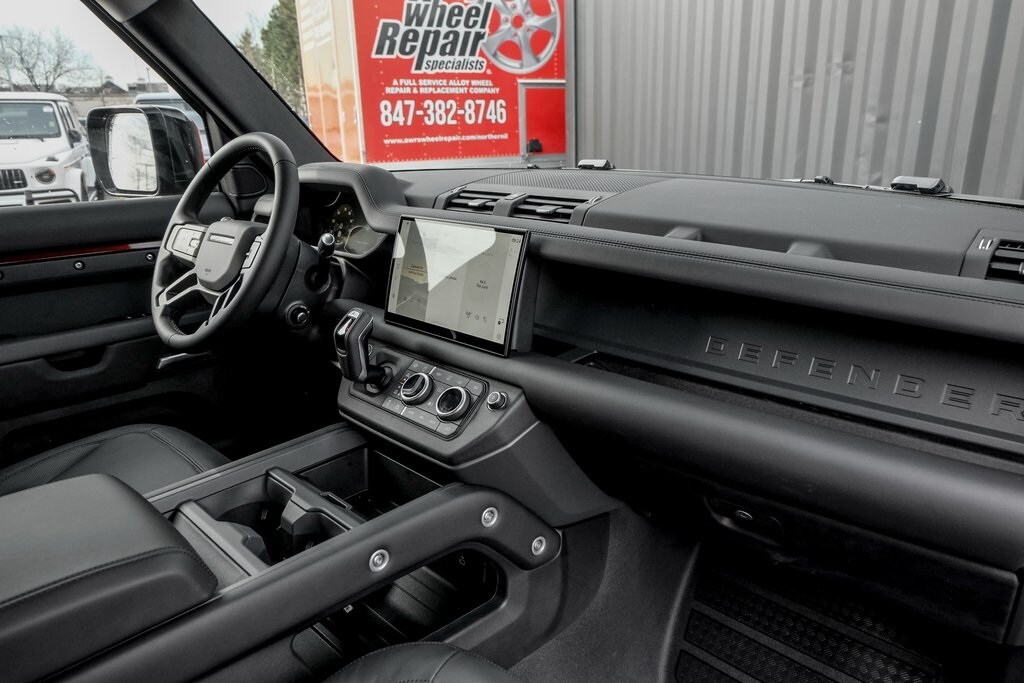 2025 LAND ROVER DEFENDER - Image 24
