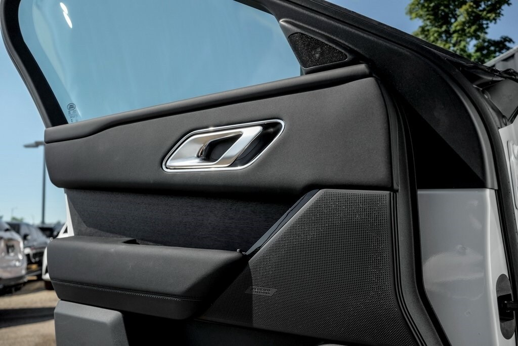 2026 LAND ROVER RANGE ROVER VELAR - Image 11