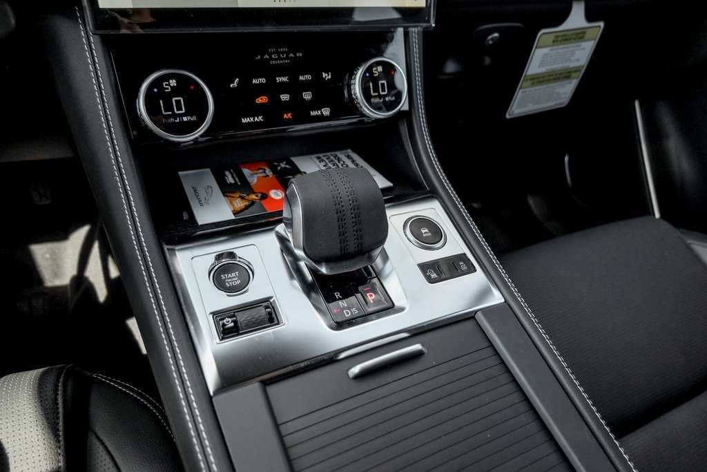 2025 JAGUAR F-PACE - Image 14