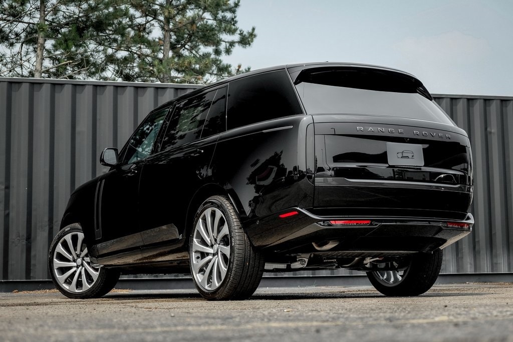 New 2025 Land Rover Range Rover P400 SE 7 Seat SUV