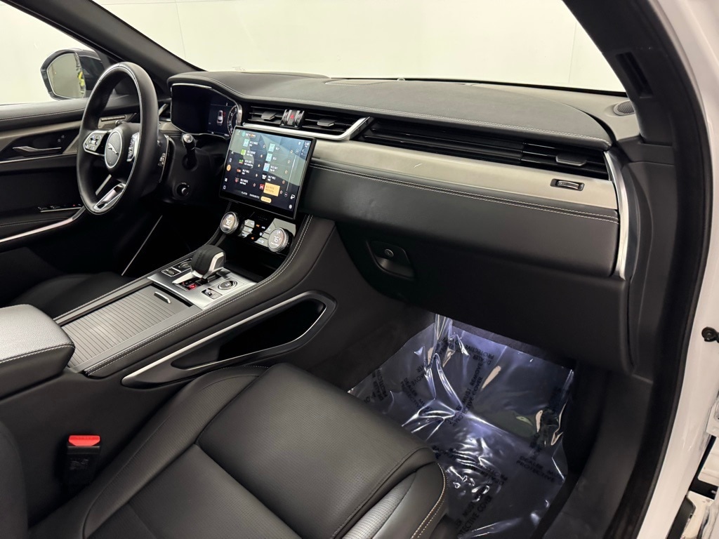 2026 JAGUAR F-PACE - Image 33