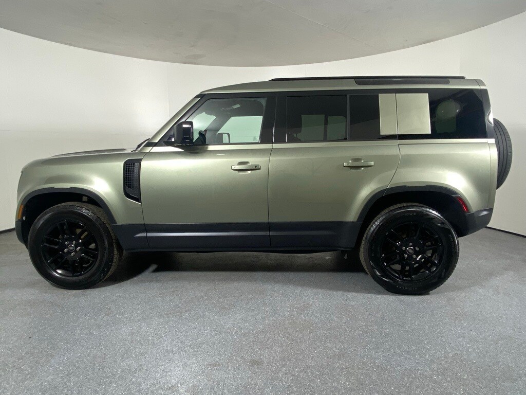 2025 LAND ROVER DEFENDER - Image 9
