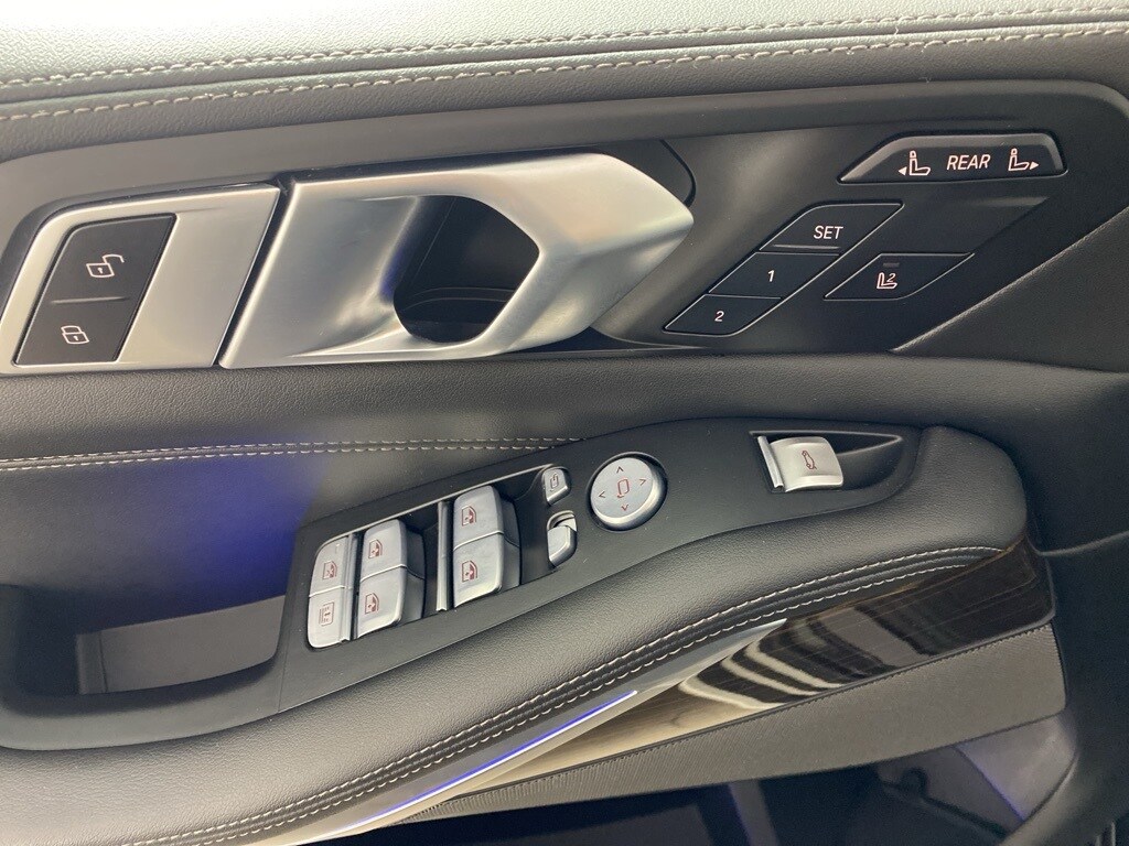 2023 BMW X7 - Image 24