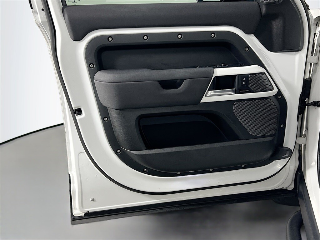 2023 LAND ROVER DEFENDER - Image 18