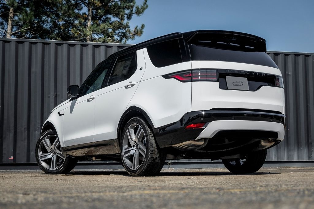 New 2026 Land Rover Discovery Dynamic SE SUV