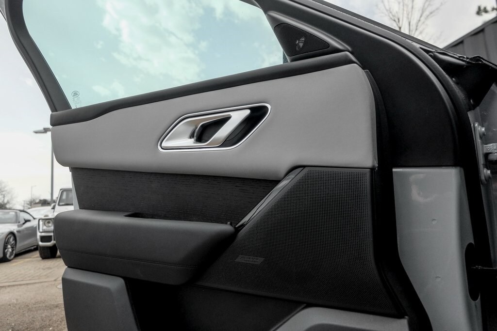 2026 LAND ROVER RANGE ROVER VELAR - Image 11