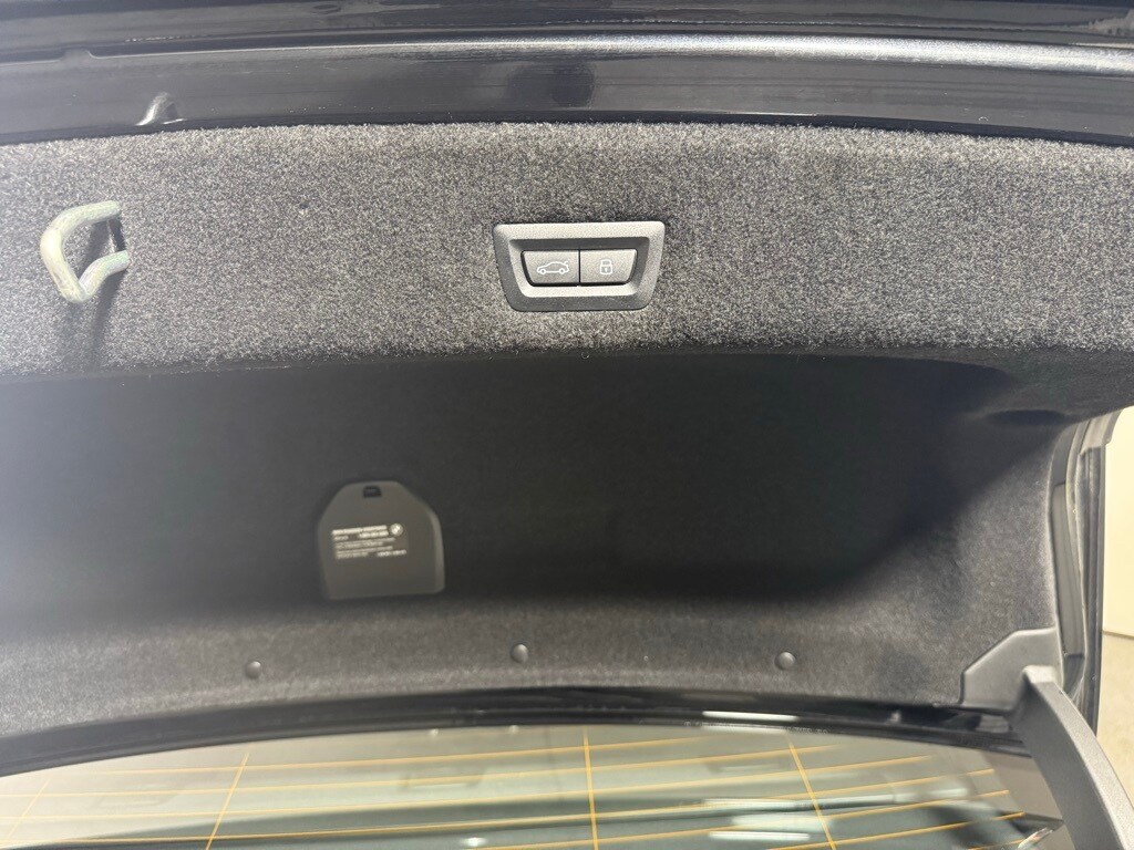 2025 BMW 740I - Image 30