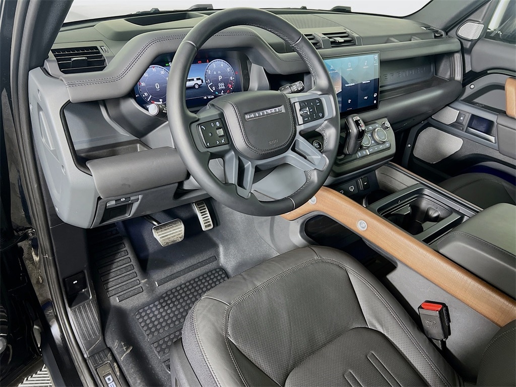 2024 LAND ROVER DEFENDER - Image 9