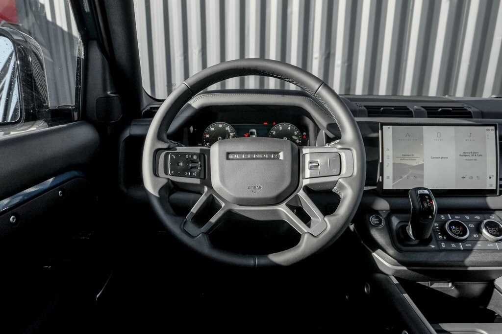 2025 LAND ROVER DEFENDER - Image 19