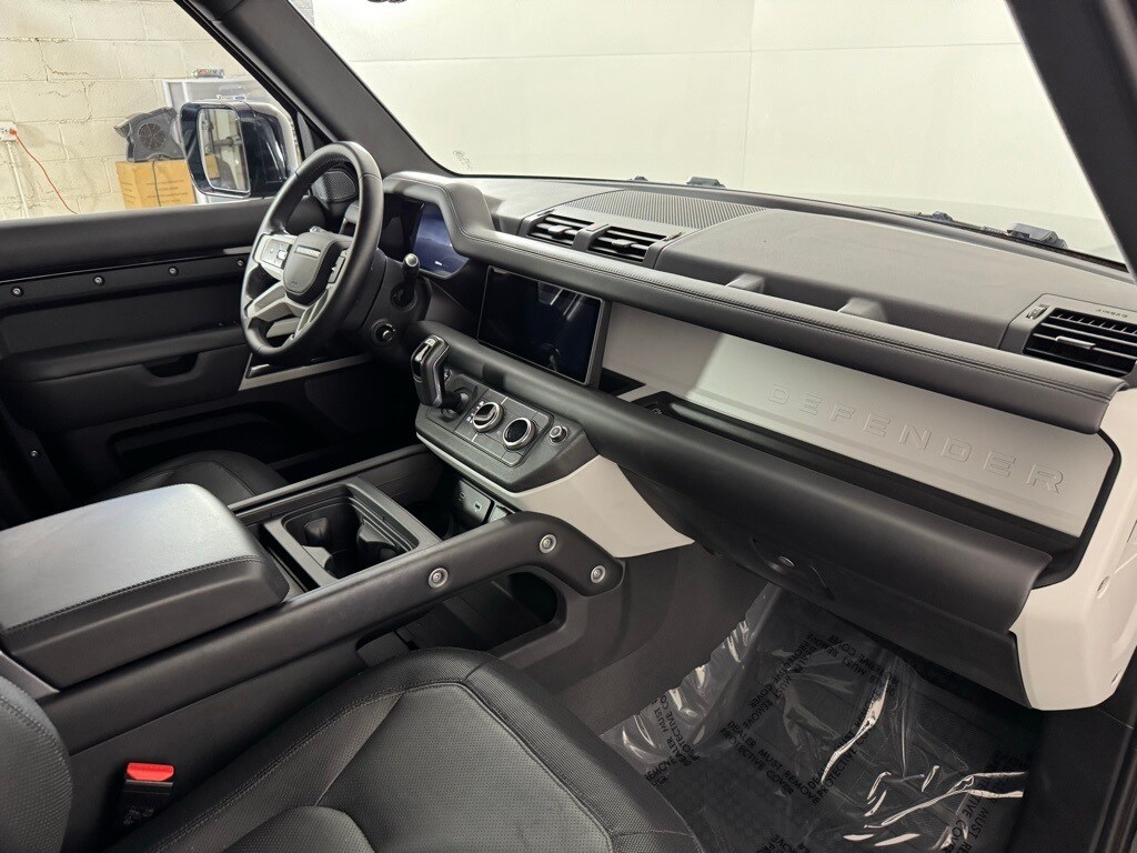 2023 LAND ROVER DEFENDER - Image 10
