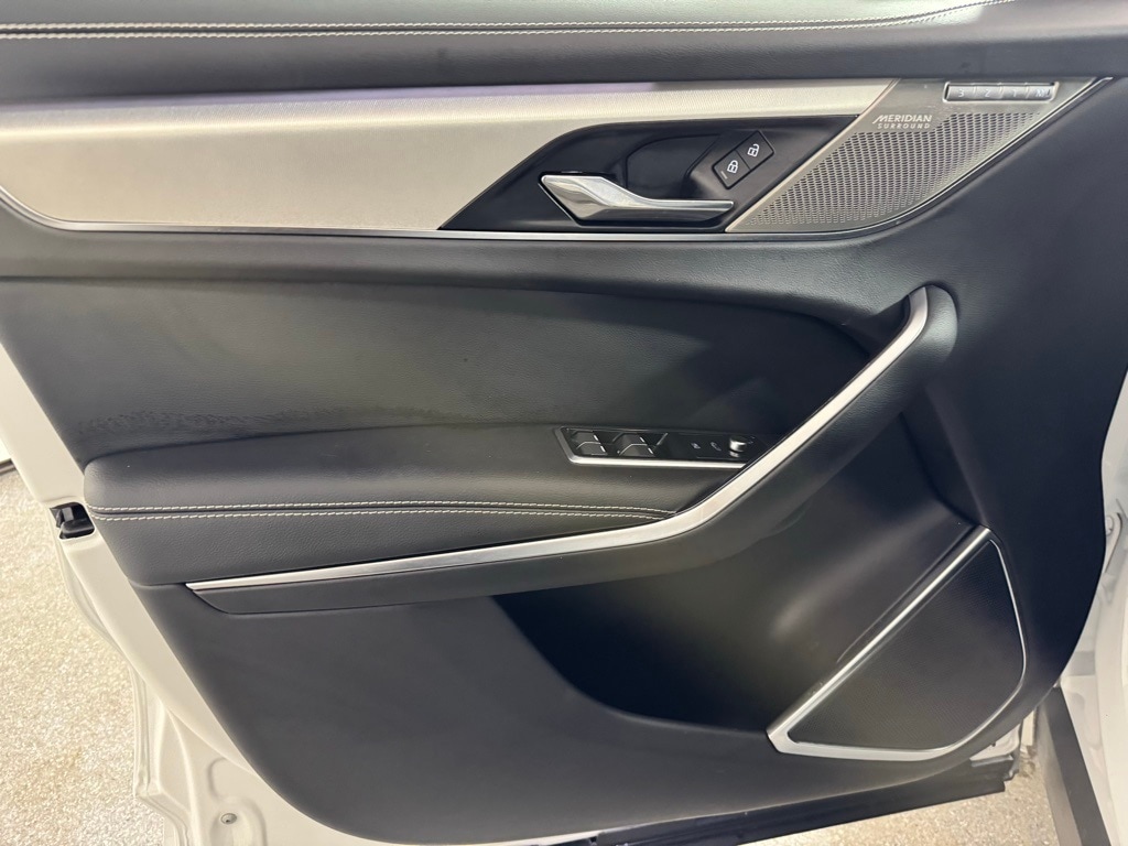 2025 JAGUAR F-PACE - Image 11