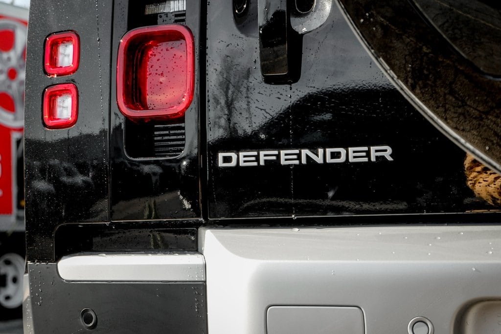 2025 LAND ROVER DEFENDER - Image 8