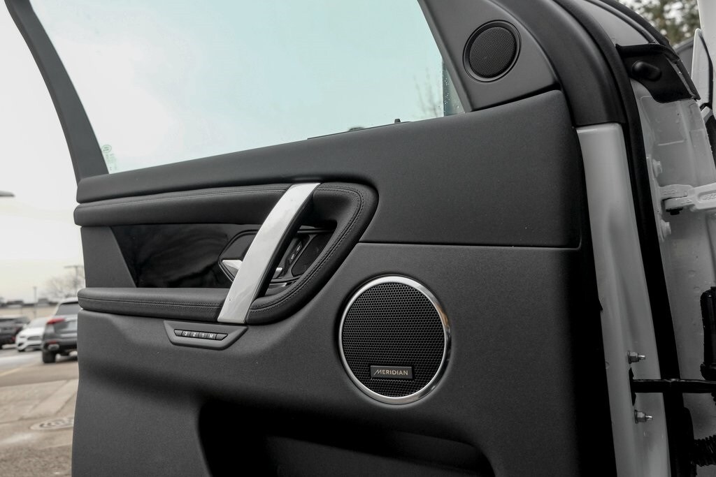 2025 LAND ROVER DISCOVERY SPORT - Image 11