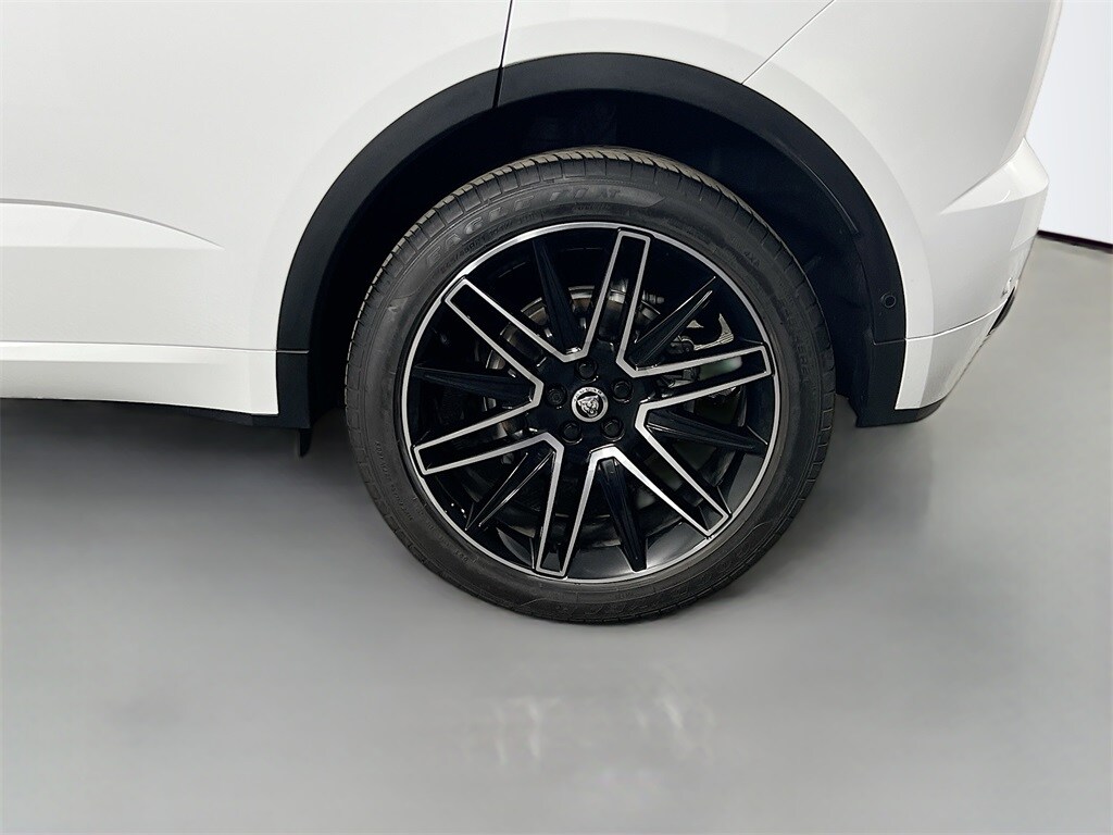 2024 JAGUAR E-PACE - Image 32