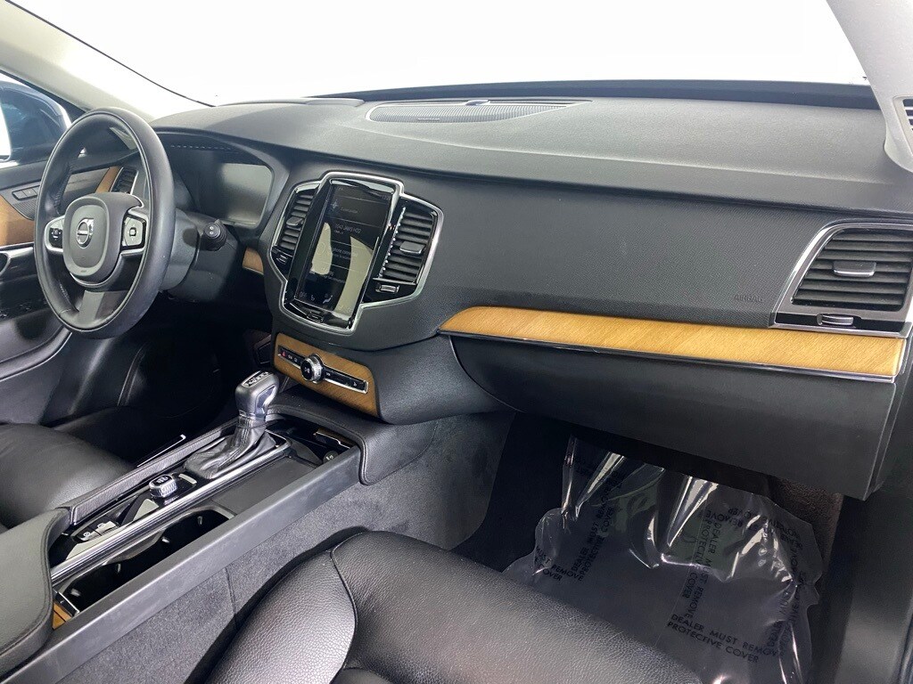 2022 VOLVO XC90 - Image 31