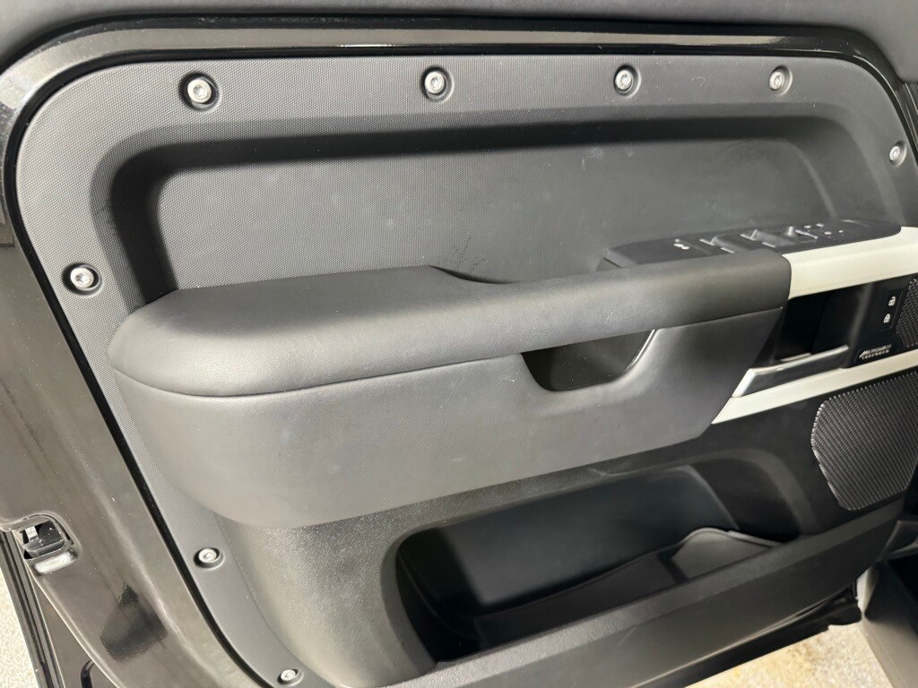 2023 LAND ROVER DEFENDER - Image 20