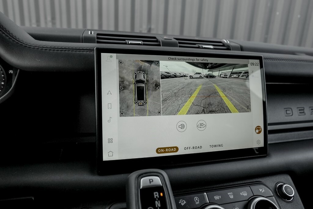 2025 LAND ROVER DEFENDER - Image 14