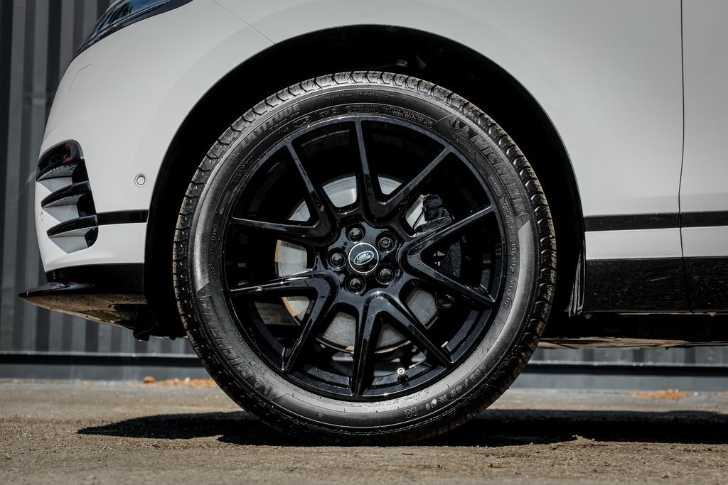 2026 LAND ROVER RANGE ROVER VELAR - Image 4