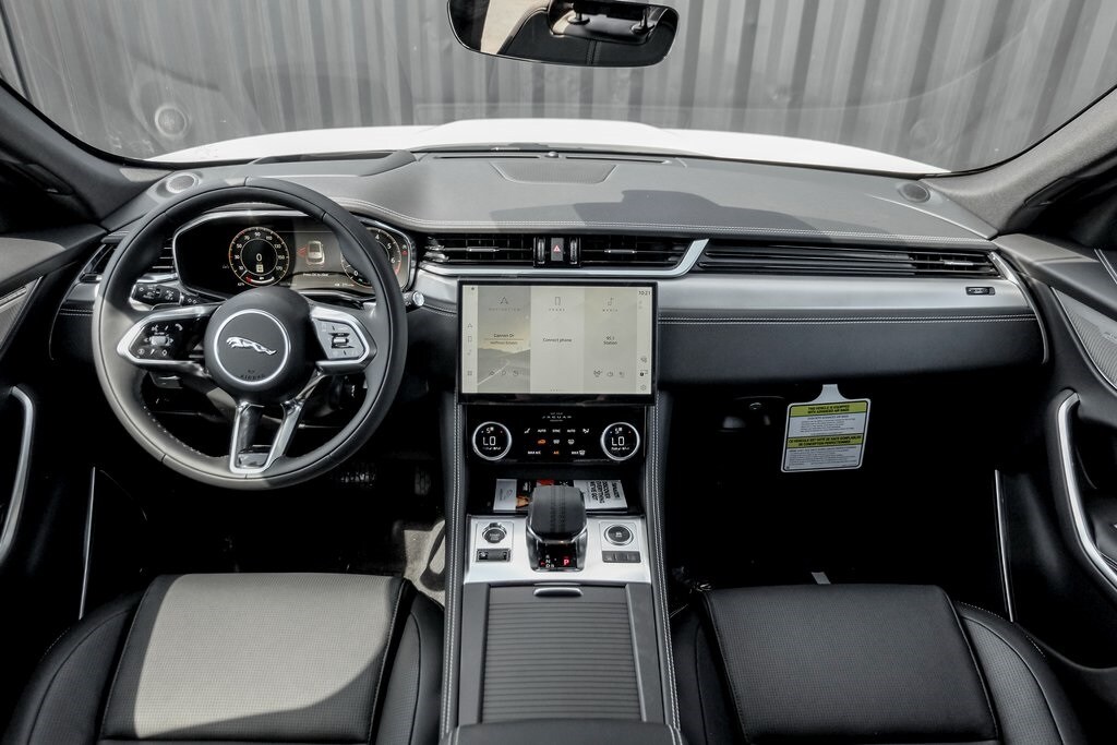 2025 JAGUAR F-PACE - Image 19