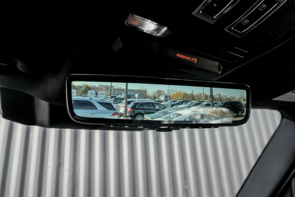 2025 LAND ROVER DEFENDER - Image 16