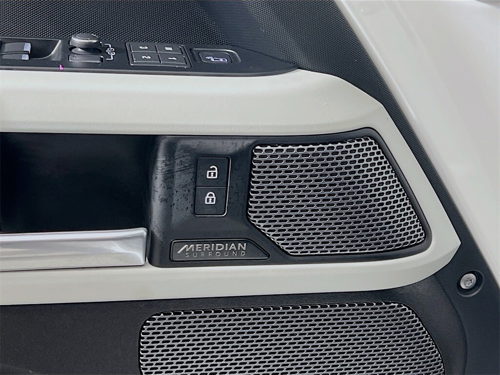 2023 LAND ROVER DEFENDER - Image 19