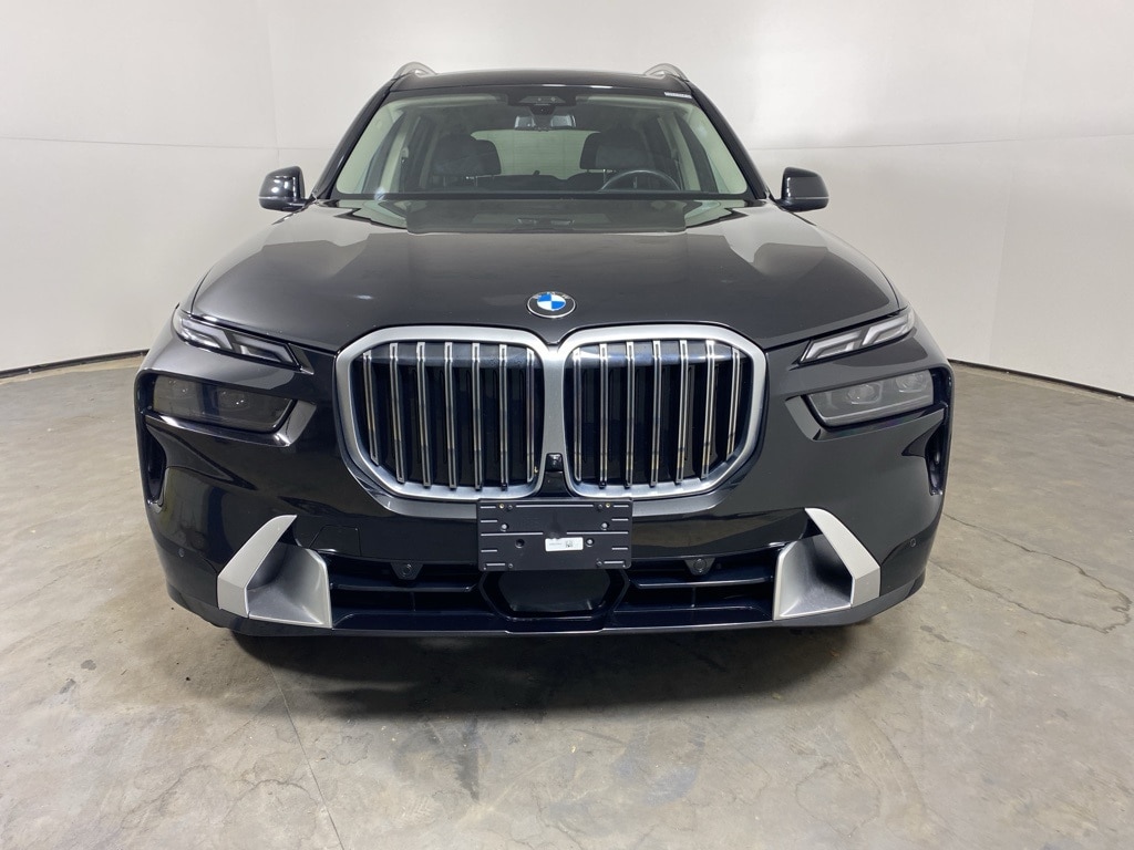 2023 BMW X7 - Image 2