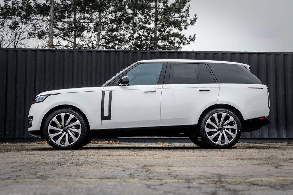 New 2026 Land Rover Range Rover P400 SE SUV