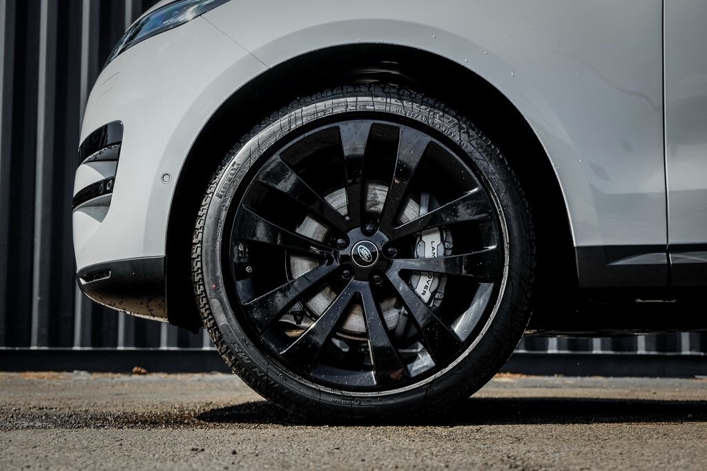 New 2025 Land Rover Range Rover Sport P360 SE SUV