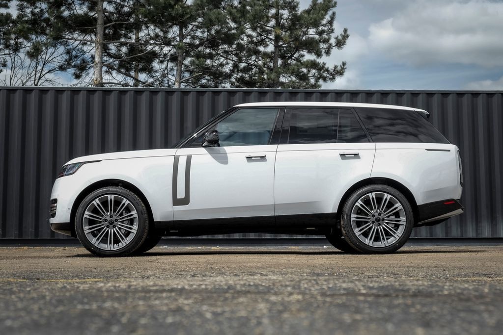 New 2026 Land Rover Range Rover P400 SE SUV