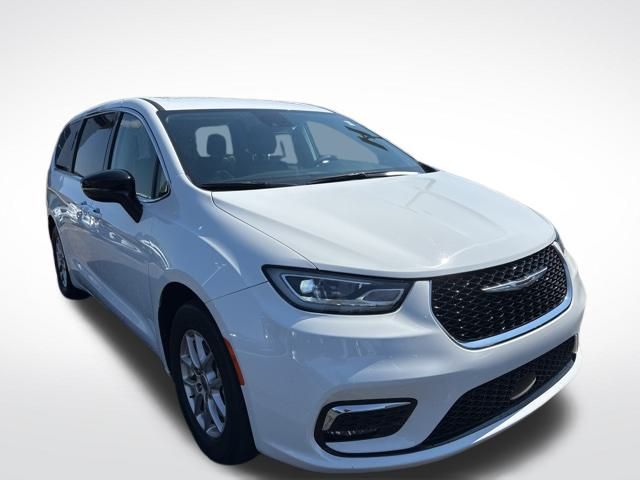 2024 Chrysler Pacifica Touring L photo 3