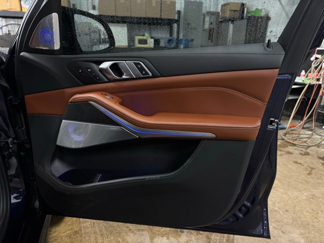 2024 BMW X7 - Image 16