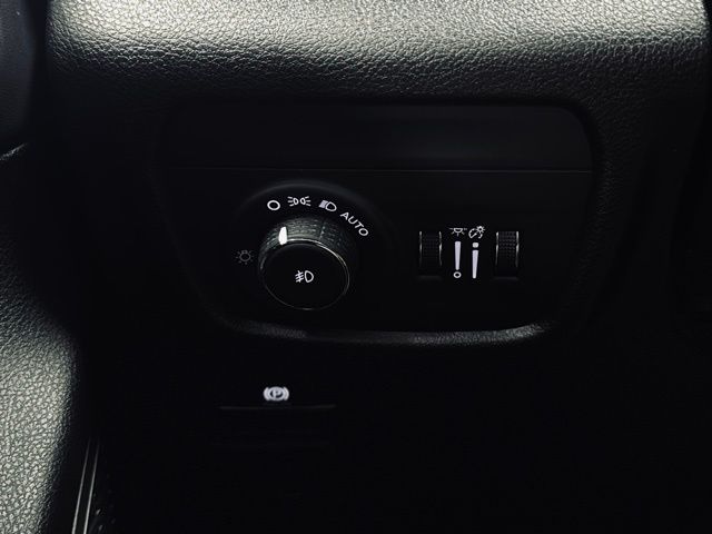 2023 JEEP GRAND CHEROKEE - Image 28