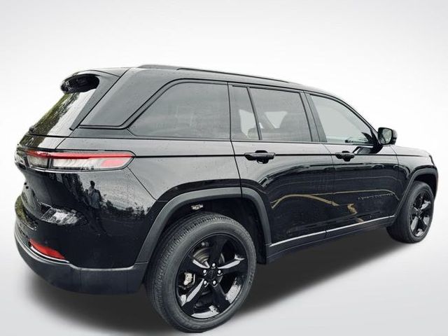 2023 Jeep Grand Cherokee Laredo photo 4