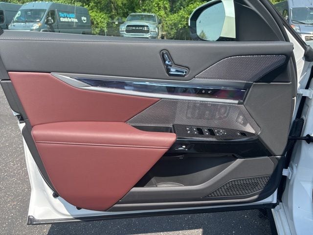 2025 BMW 740I - Image 9